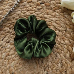 Shop premium hair accessories in Kanpur Lucknow Noida & Delhi.