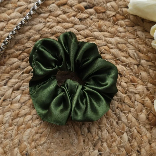 Shop premium hair accessories in Kanpur Lucknow Noida & Delhi.