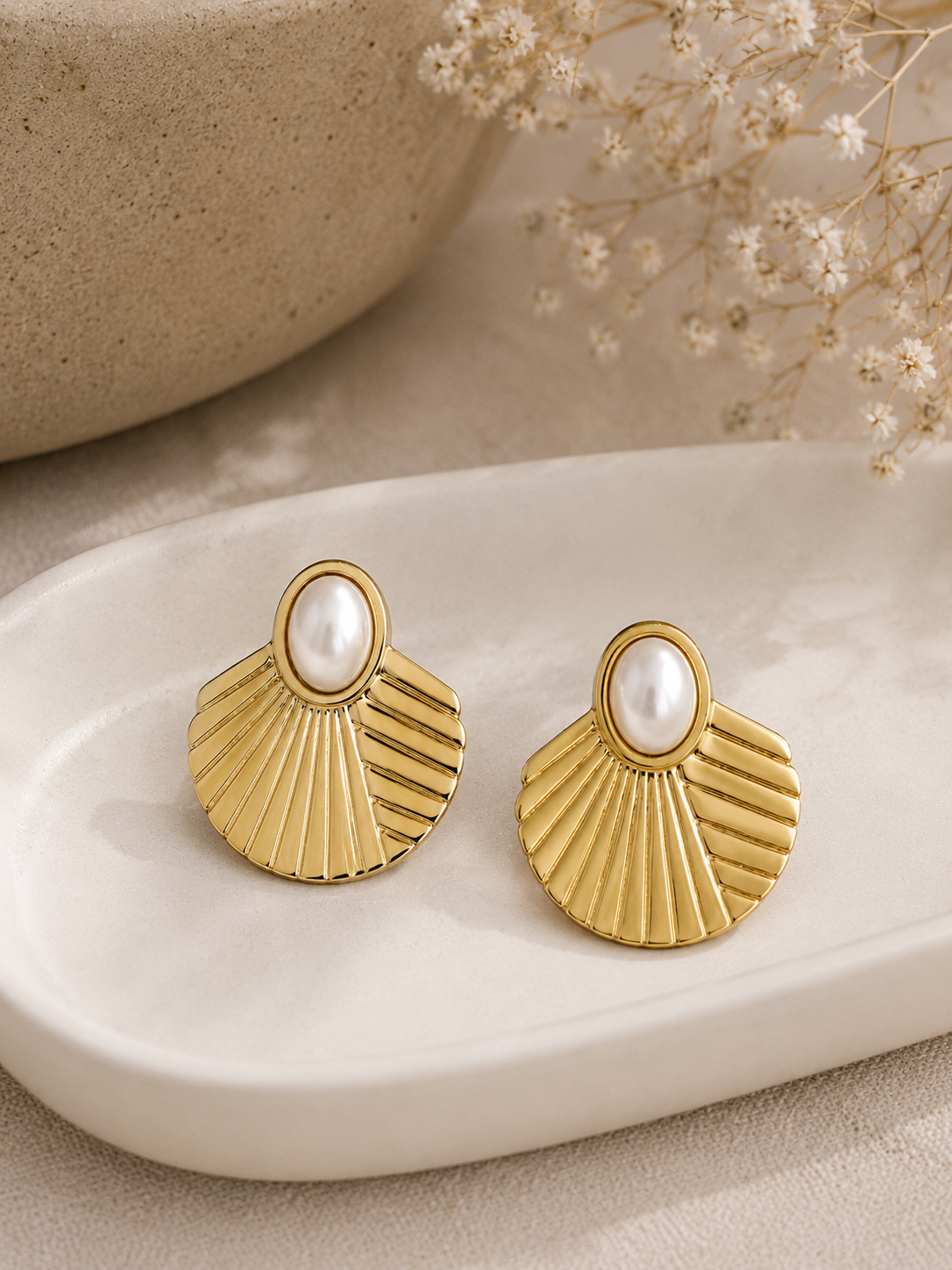 Golden Shell Pearl Stud Earrings Golden Shell Pearl Stud Earrings with Oval Pearl Design